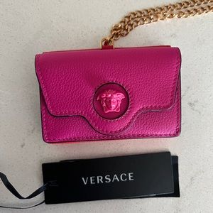 Versace Women's Black La Medusa Pebbled-leather Chain Wallet - BNWT $875